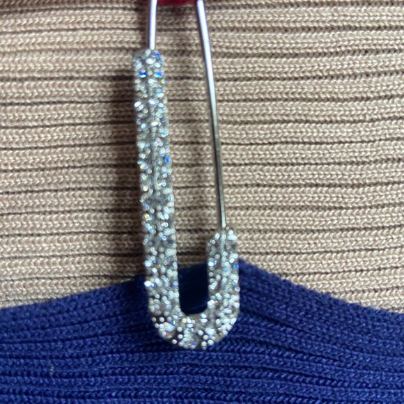 New Gorgeous Sweater Tank with Bling Fasteners - Picture 4 of 5
